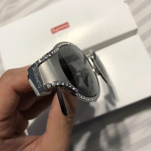 Supreme - Picture 5 of 12